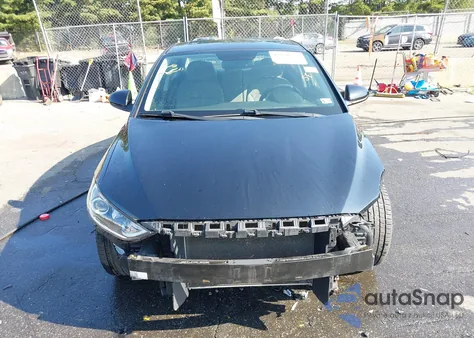 2018 Hyundai Elantra Value Edition z USA, uszkodzony, nr VIN 5NPD84LFXJH382687